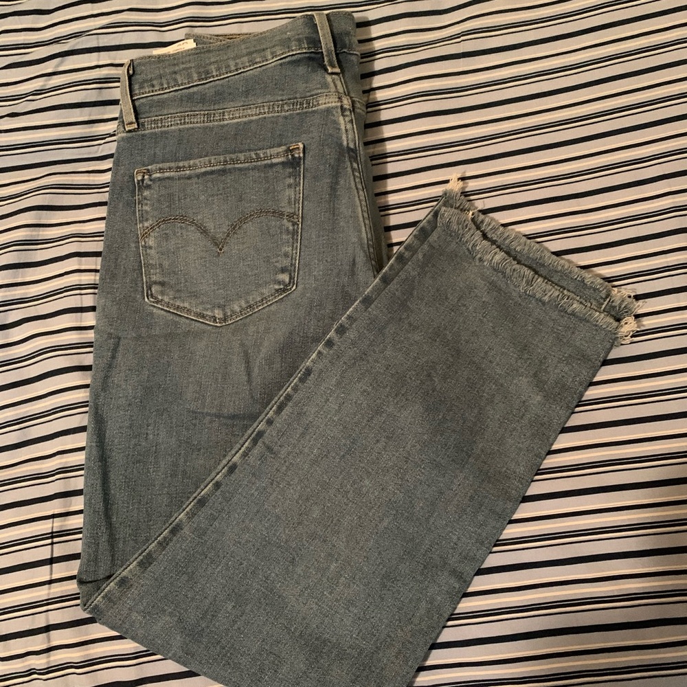 Levi’s High Rise Cropped Jeans - Picture 2 of 3